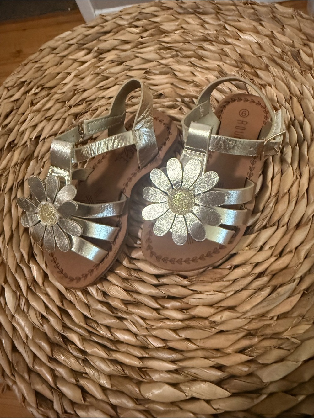 Rouge Helium Metallic Gold Daisy Toddler Sandals